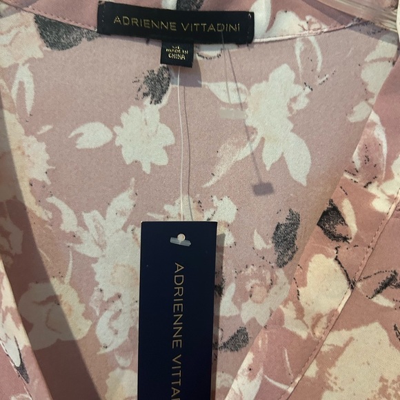 NWOT Adrienne Vittadini Floral Mauve Top With Lace Short Sleeves - Picture 3 of 5